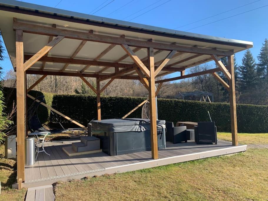 Chalet 2 Personnes Avec Jacuzzi Et Piscine Saisonniere Partagee Corcieux Zewnętrze zdjęcie