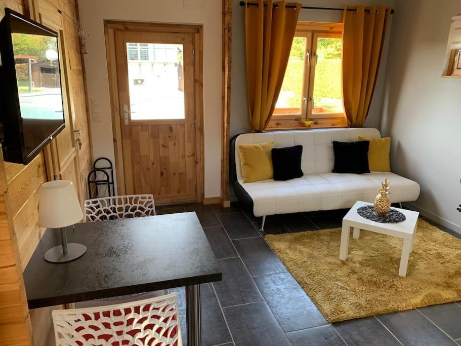 Chalet 2 Personnes Avec Jacuzzi Et Piscine Saisonniere Partagee Corcieux Zewnętrze zdjęcie