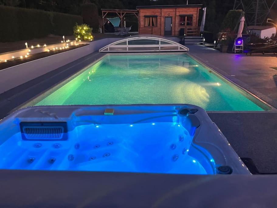 Chalet 2 Personnes Avec Jacuzzi Et Piscine Saisonniere Partagee Corcieux Zewnętrze zdjęcie
