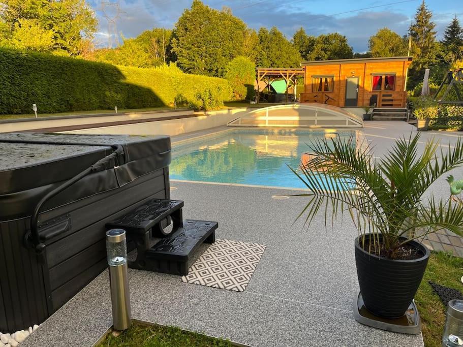 Chalet 2 Personnes Avec Jacuzzi Et Piscine Saisonniere Partagee Corcieux Zewnętrze zdjęcie
