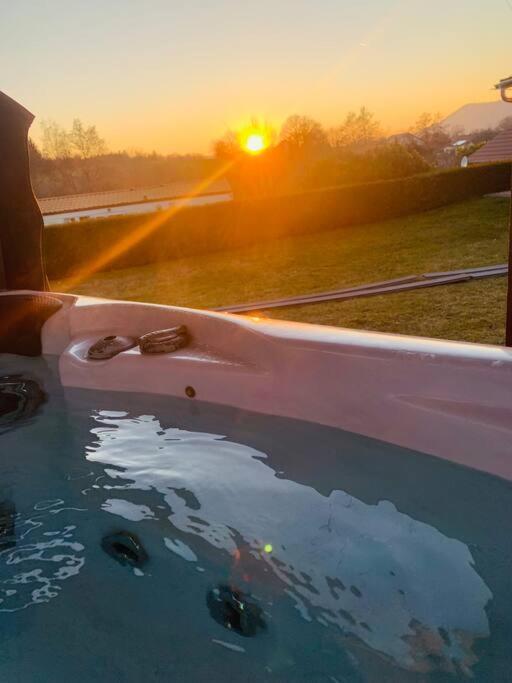 Chalet 2 Personnes Avec Jacuzzi Et Piscine Saisonniere Partagee Corcieux Zewnętrze zdjęcie